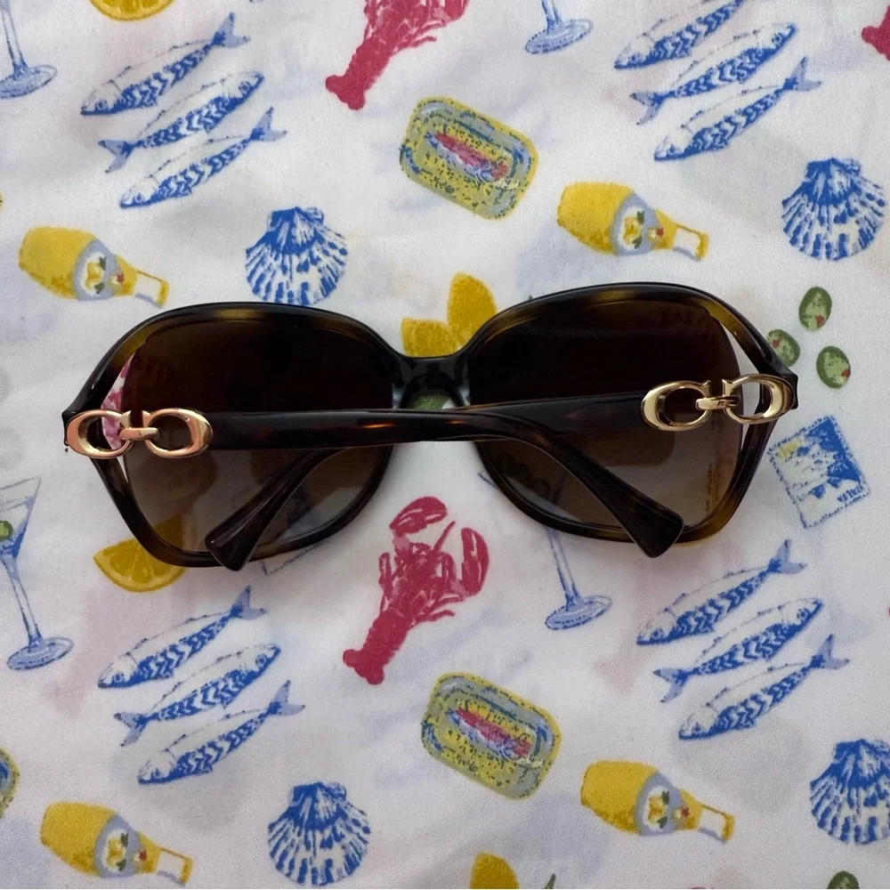 Coach Black Classic Sunglasses with Protective Case - Picture 3 of 5